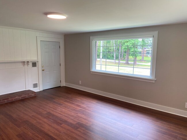 Building Photo - 113 Pineland Cir