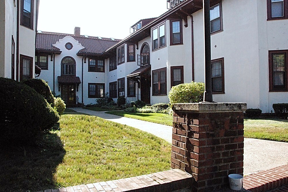 Primary Photo - 663 Whitney Ave