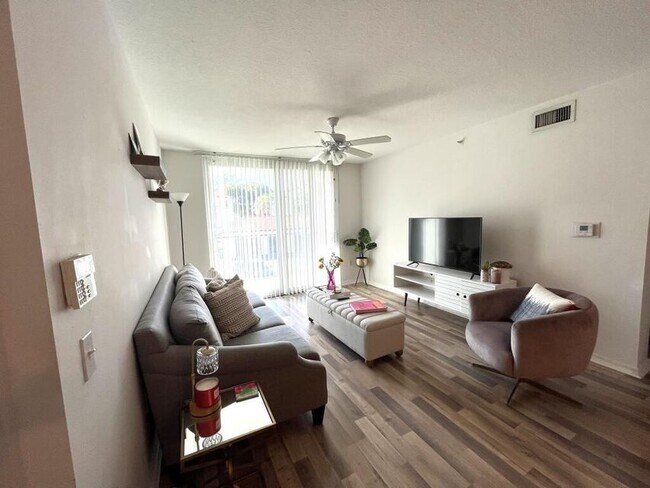 Foto del edificio - 713 Villa Cir