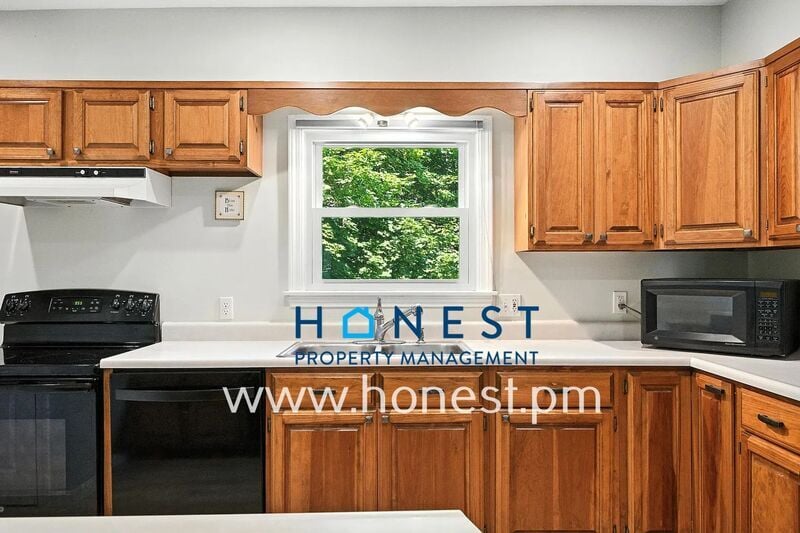 Primary Photo - 8 Boucher Ave