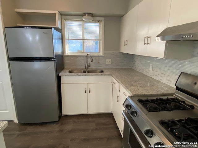 Building Photo - 402 Rexford Dr