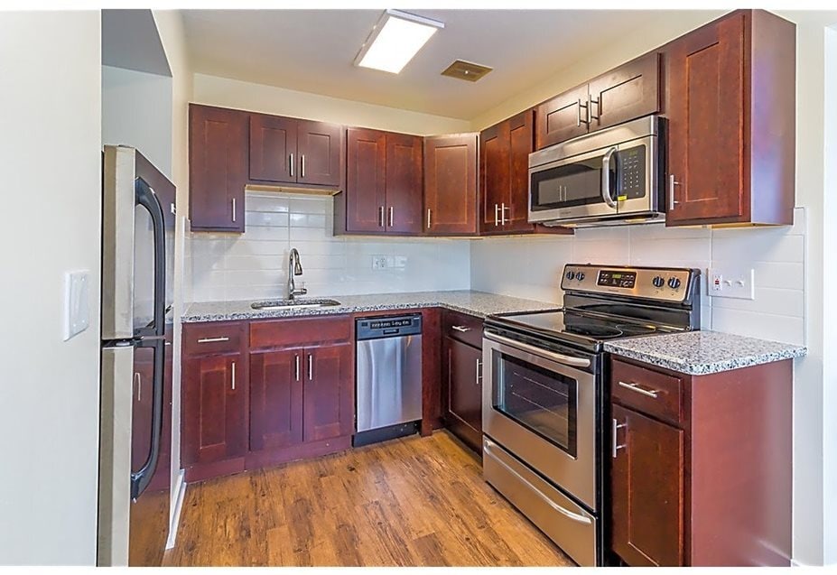 Thirteen 20 Seven Apartments – photo 1
