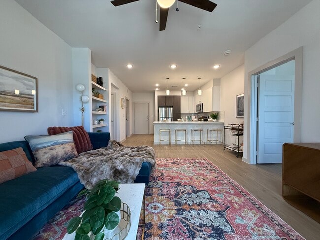 Foto del edificio - 1102 Treeta Trl