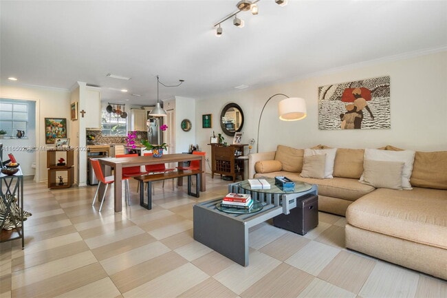 Photo - 978 NW North River Dr House