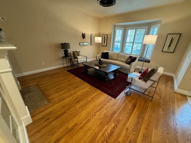 Building Photo - Amazing Lone Tree Home!