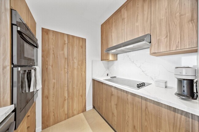 Foto del edificio - 3020 NE 32nd Ave