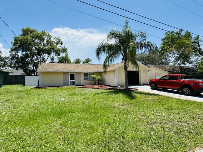 Building Photo - 8620 Horizon Ln