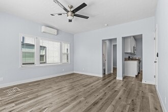 Building Photo - 1711 E Appleton St