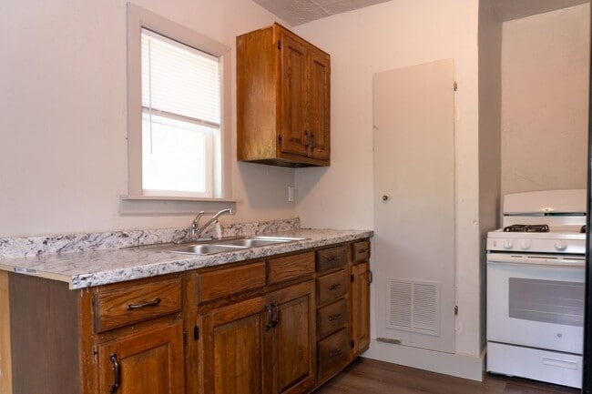 Building Photo - CHECK OUT this 3 bedroom in OKC! - FULLY R...