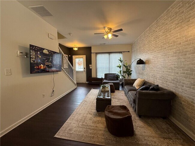 Foto del edificio - 1524 Cove Creek Cir