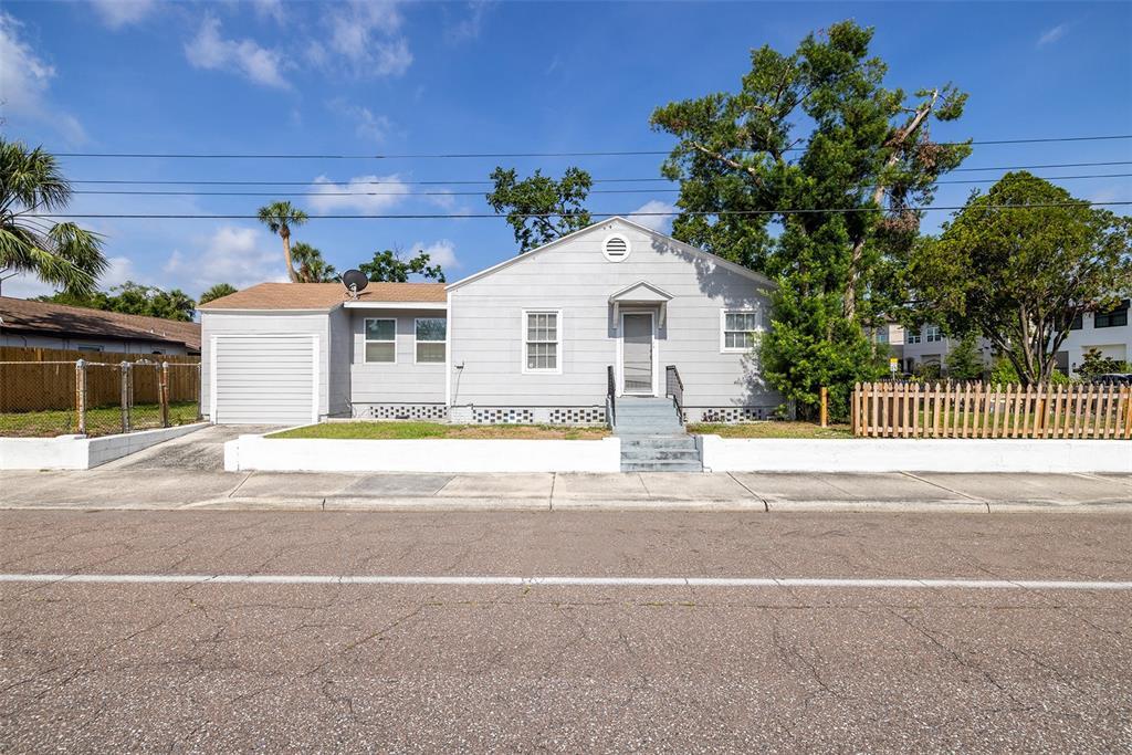 Foto principal - 2402 W North B St
