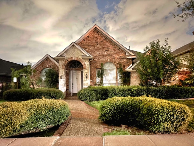 Building Photo - 4571 Hawkhurst Dr