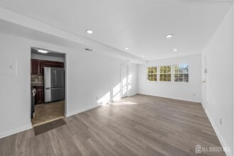 Building Photo - 125 College Dr