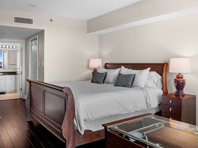 Building Photo - 300 S Duval St