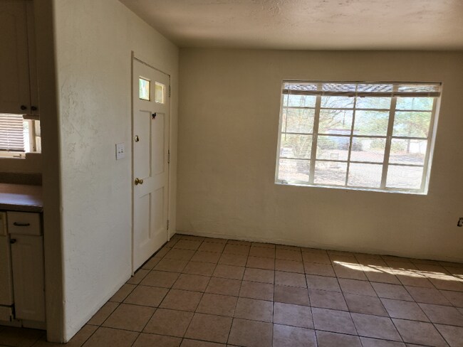 Foto del edificio - 2140 N Forgeus Ave