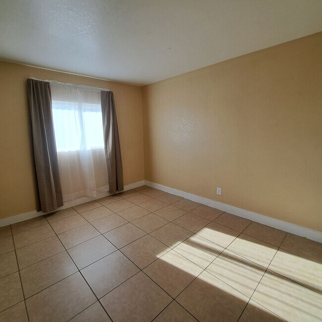 Building Photo - 4260 N Vornsand Dr