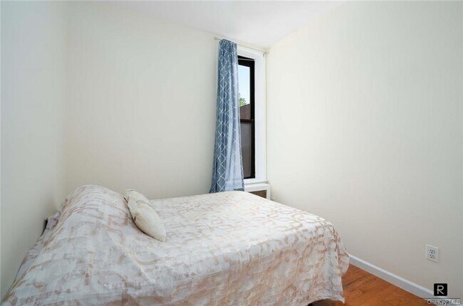 Foto del edificio - 401 E 82nd St