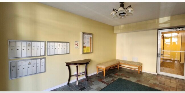Foto del edificio - 5953 N Kenmore Ave