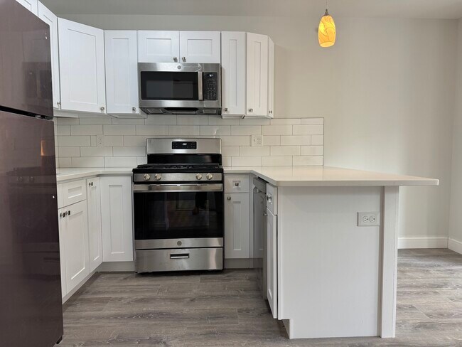 Building Photo - 1085 Whalley Ave