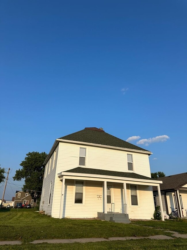 Building Photo - 1403 Pierce St