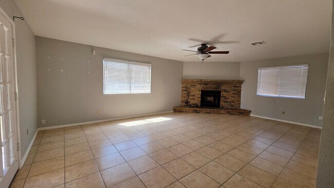 Foto del edificio - 4657 E Covina St