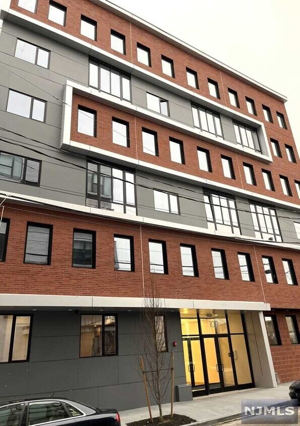 Foto principal - 100 Tuers Ave
