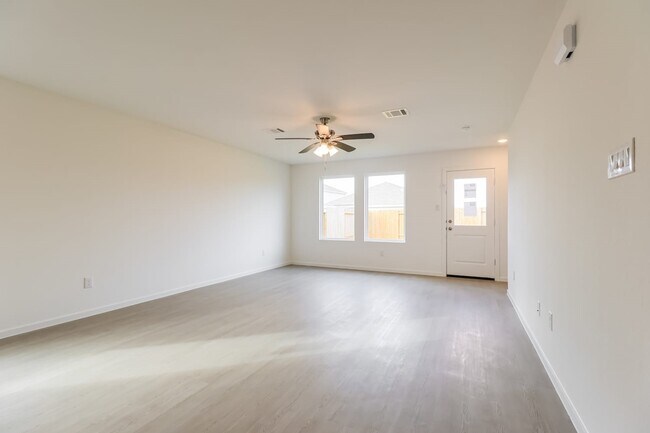 Building Photo - 16488 Blossom Grv Dr
