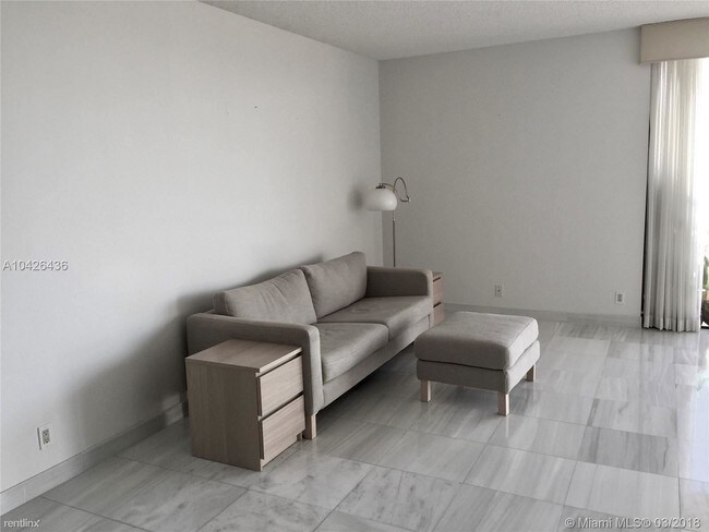 Foto del edificio - 19355 Turnberry Way