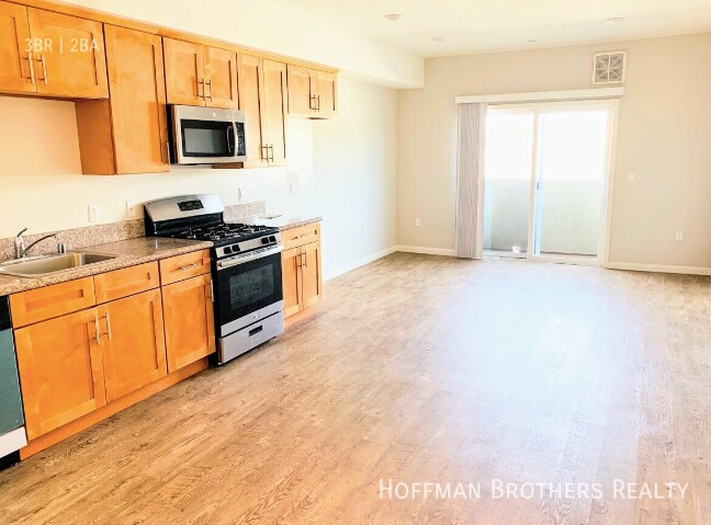 Primary Photo - 15313 Cabrito Rd Van Nuys, CA 91406