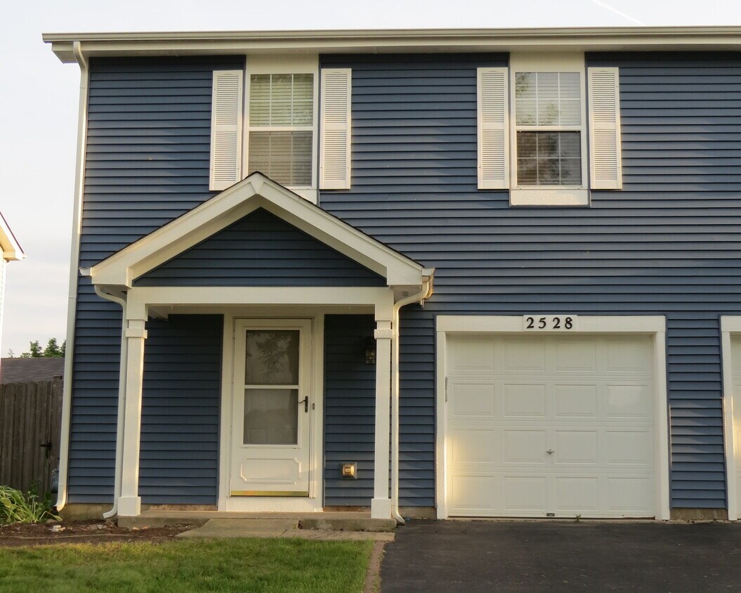 2528 Warm Springs Ln, Naperville, IL 60564 Townhome Rentals in