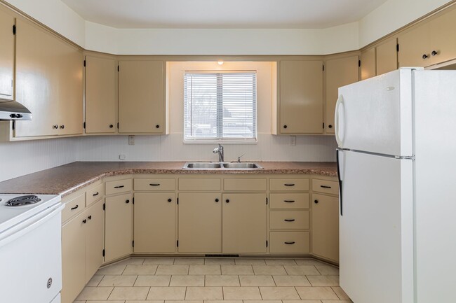 Building Photo - Cute 2 Bedroom 1 bath Home in the heart of...