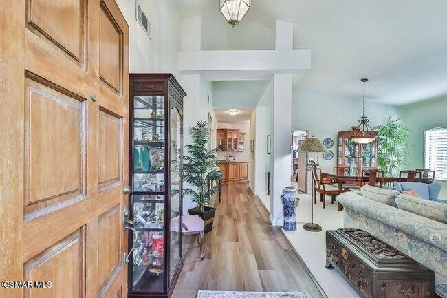 Building Photo - 2750 Knightsbridge Ave