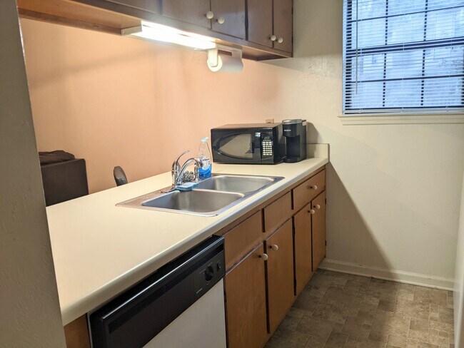 Building Photo - 5485 Sombra Del Lago Dr