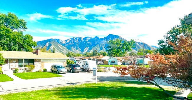 Vista del patio delantero - 3096 S Marie Cir