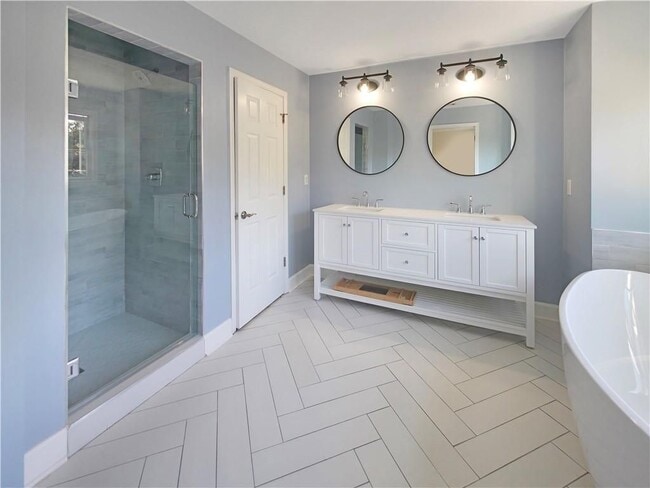 Foto del edificio - 136 Crumley St SE