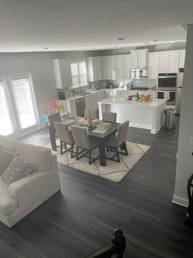 Foto del edificio - 5 Bedroom Single Family Home in Fairburn