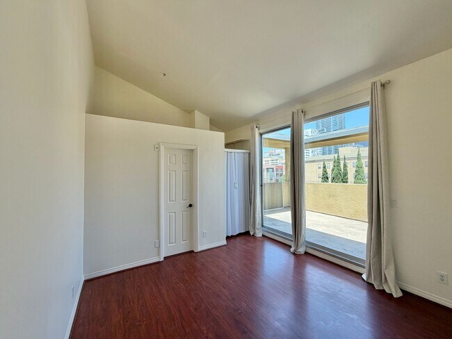 Foto del edificio - Urban Loft Living at Moto Villas | Downtown San Diego's Best Kept Secret