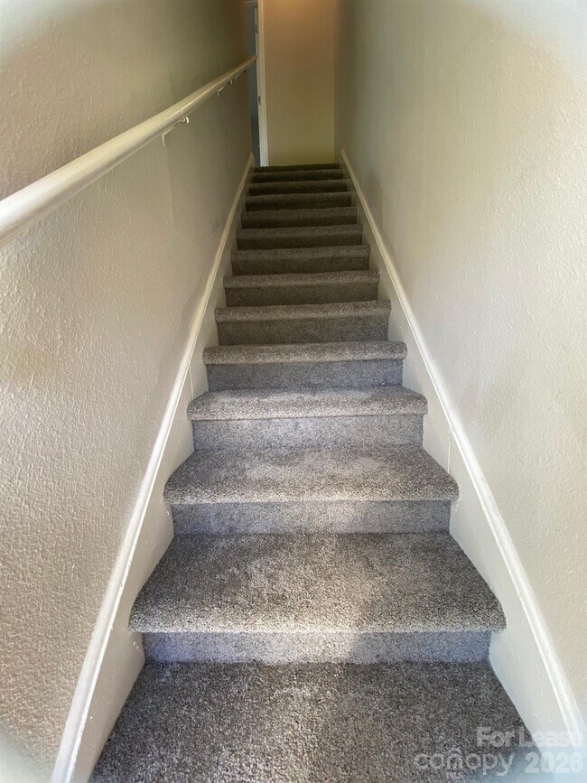 Building Photo - 900 Junius St