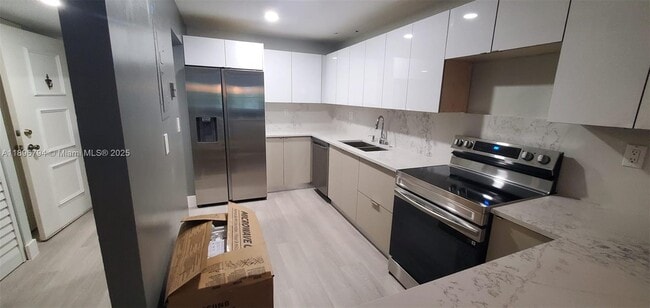 Foto del edificio - 301 Racquet Club Rd
