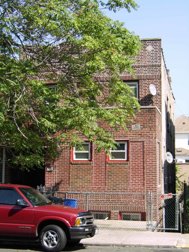 Primary Photo - 2726 Barnes Ave