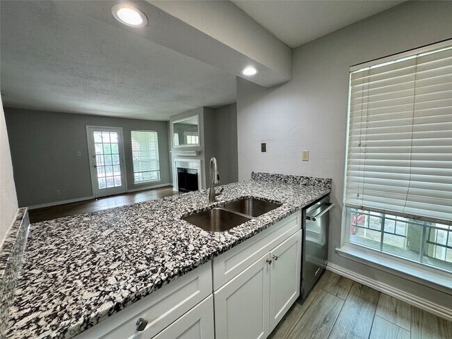 Foto del edificio - 5981 Arapaho Rd