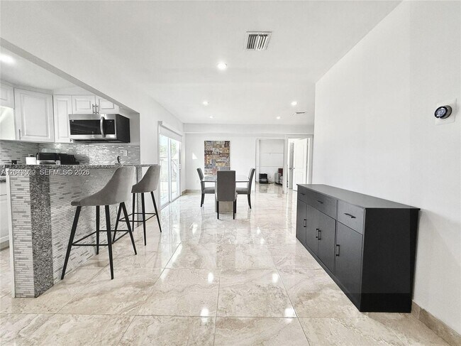 Foto del edificio - 947 NE 149th St