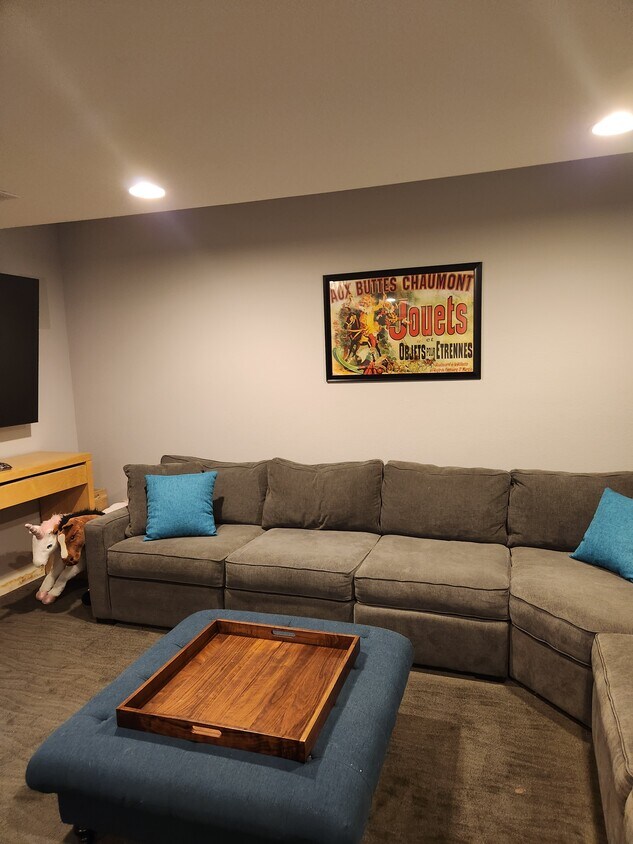 furnished - 5054 Valentia St