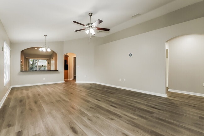 Building Photo - 447 Maple Pointe Dr