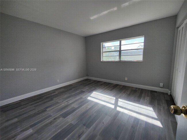Foto del edificio - 4719 NW 9th Dr