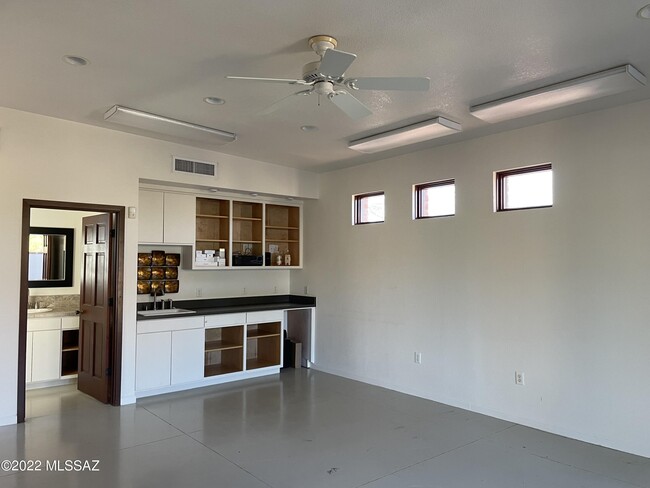 Building Photo - 6038 N Camino Miraval