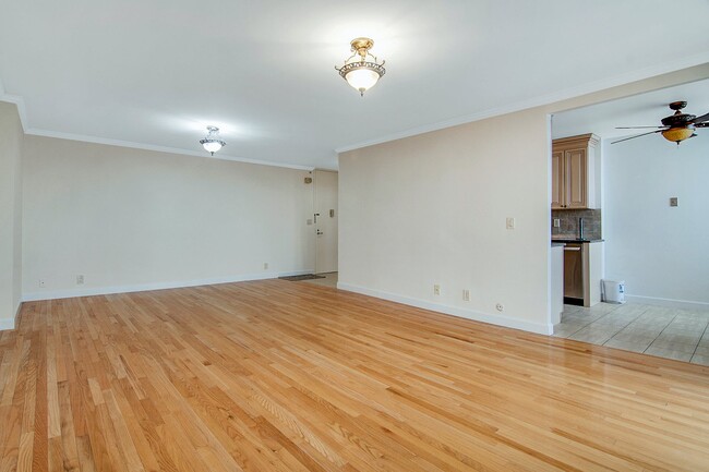 Building Photo - 300 Winston Dr