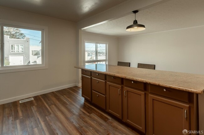Building Photo - 316 Bridgeview Dr