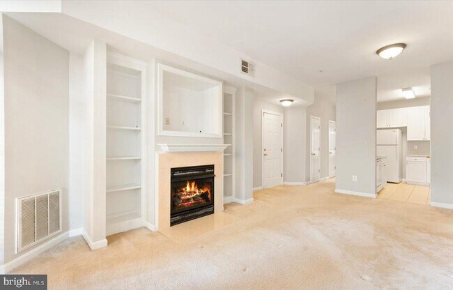 Building Photo - 2651 Park Tower Dr