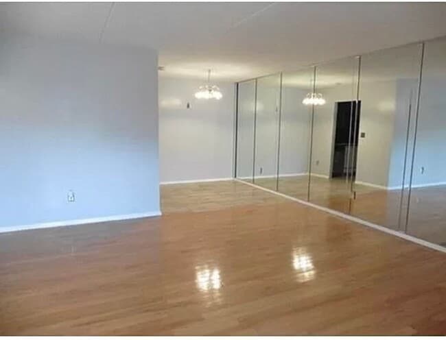Foto del edificio - Chestnut Hill Condo